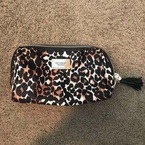 Victoria’s Secret makeup bag 💄